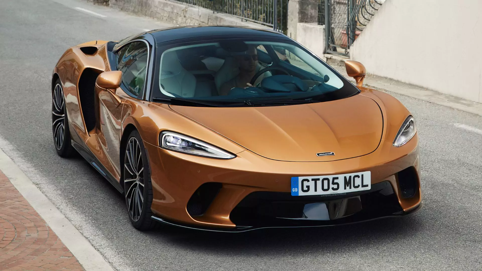 mclaren-gt-2023-1